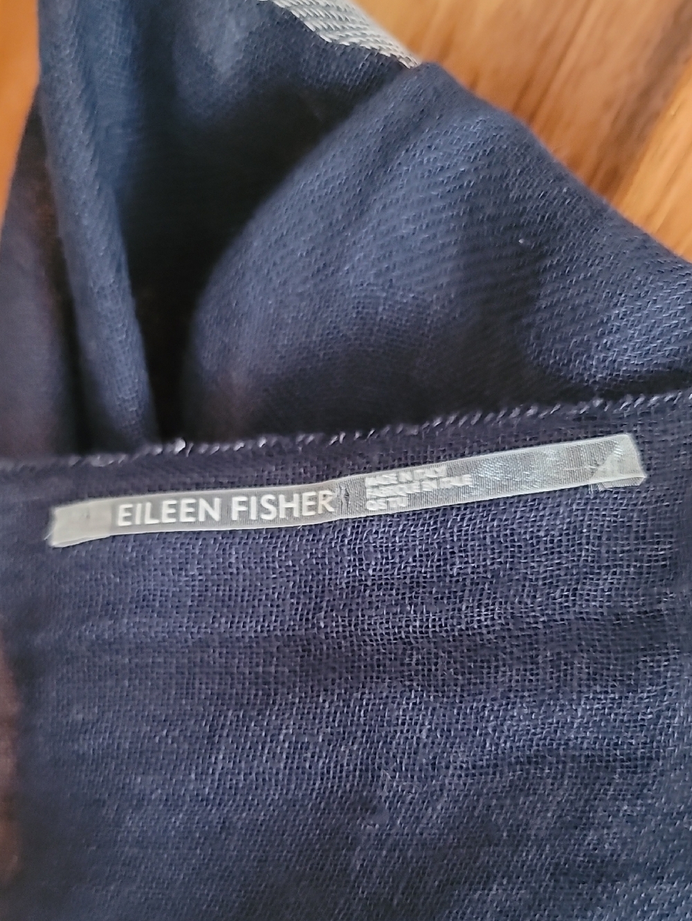 Eileen Fisher Organic 100% Linen Oversized Scarf - Picture 5 of 6